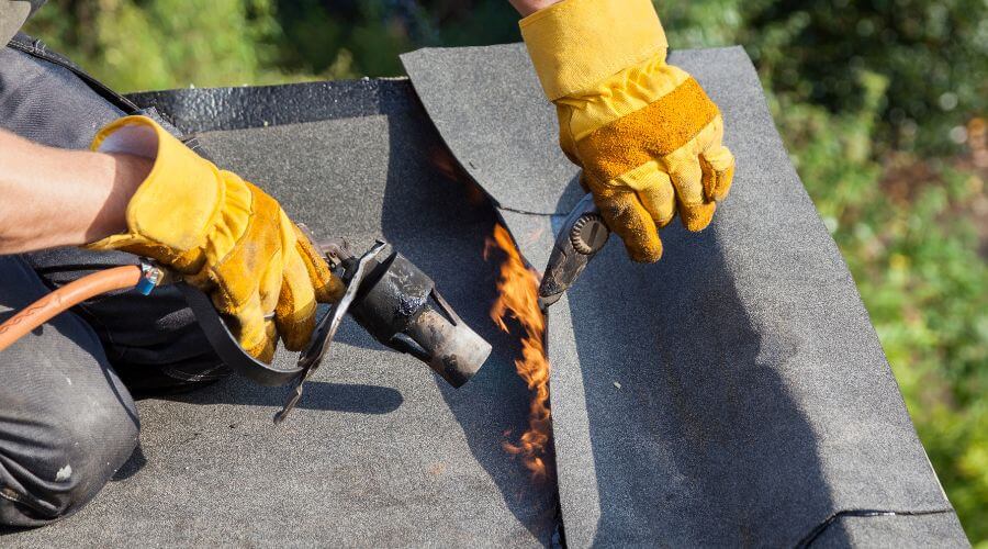 Professional gutter cleaning in Bolton, MA